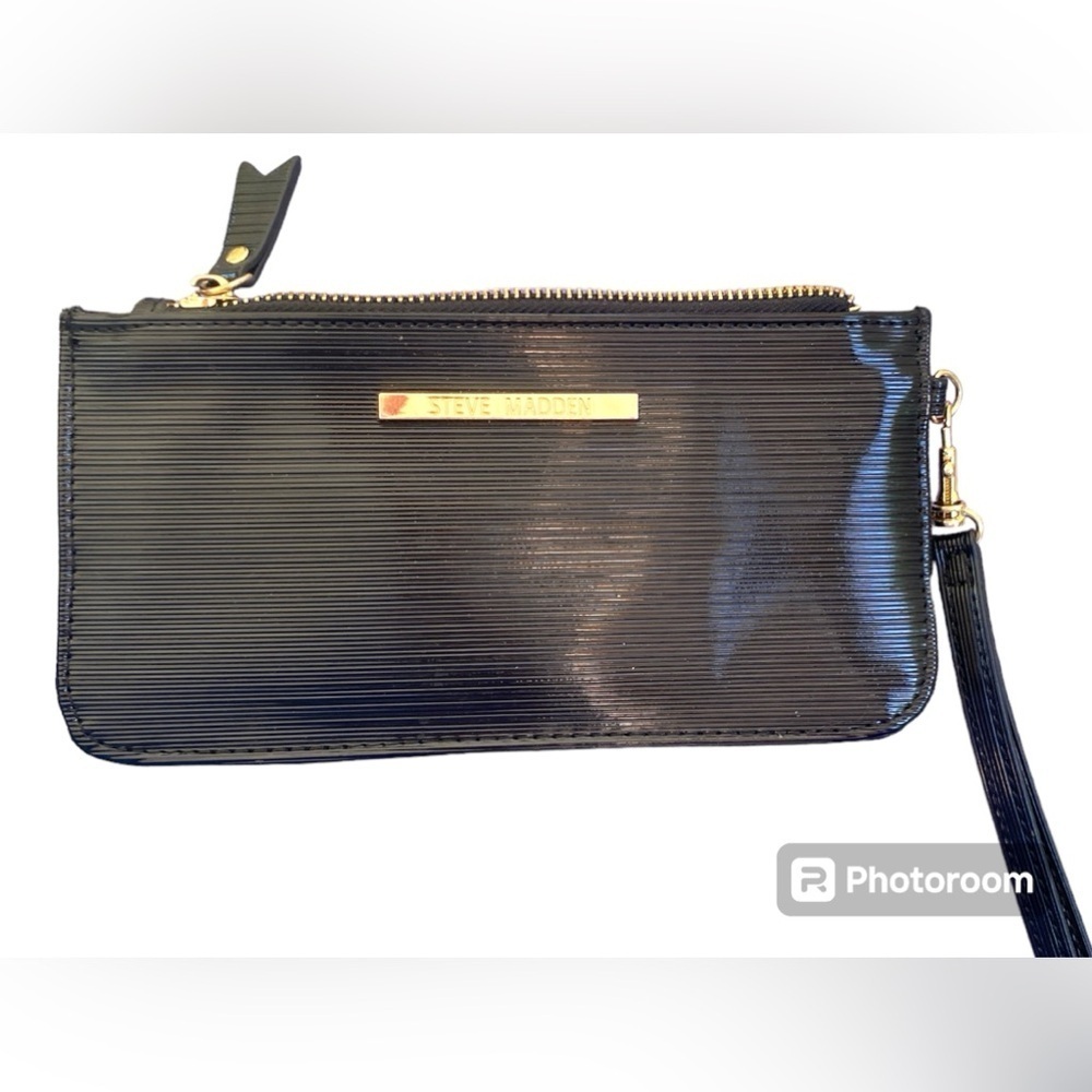 STEVE MADDEN Black Wristlet Wallet Bag Patent Leather LIKE NEW
